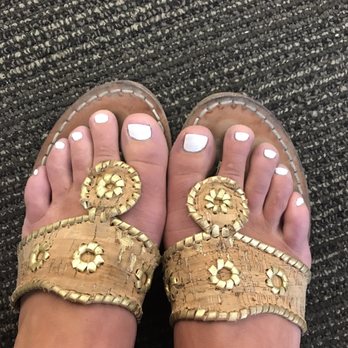 Belle Nail Studio - Gel manicure (about a week old) and toenail polish change (today) - Nail Salons Near Me - Somerville, Massachusetts