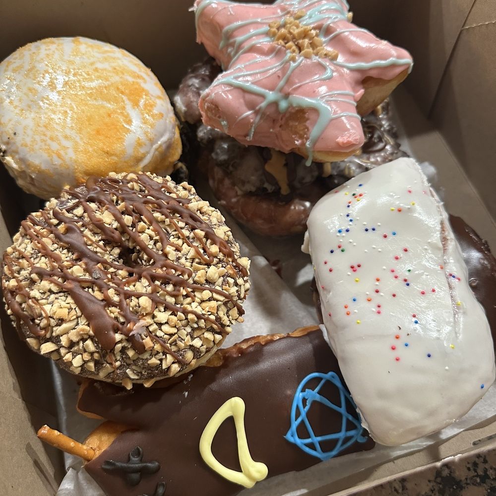 Voodoo Doughnut - Donuts Near Me - Chicago, Illinois