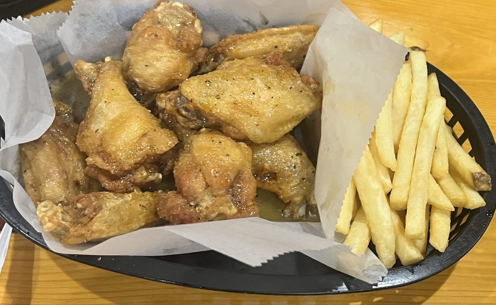 Tasty Wings and Ramen Logo