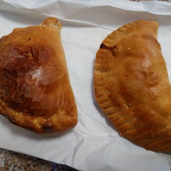 La Gran Uruguaya Bakery - Empanadas...pollo y carne - Bakeries Near Me - Jackson Heights, New York