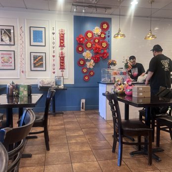 Hoang Ty - Cute decorations - Vietnamese Near Me - Annandale, Virginia