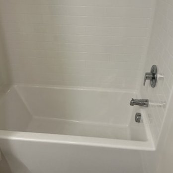 Catalina's A1 Cleaning Services - Tub - Home Cleaning Near Me - Riverside , California