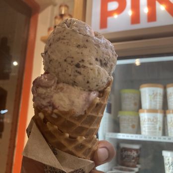Jeni's Splendid Ice Creams - Cookies and cream and bramble berry crisp - Ice Cream & Frozen Yogurt Near Me - Austin, Texas Jeni's Splendid Ice Creams - Cookies and cream and bramble berry crisp - Ice Cream & Frozen Yogurt Near Me - Austin, Texas
