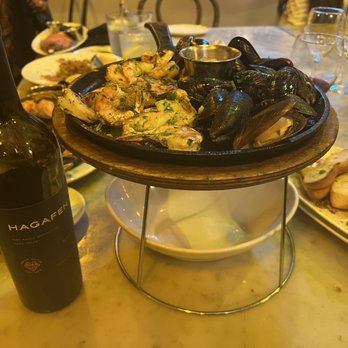 The Dead Fish - Half shrimp and half mussels sizzling platter (medium) - Seafood Near Me - Crockett, California The Dead Fish - Half shrimp and half mussels sizzling platter (medium) - Seafood Near Me - Crockett, California