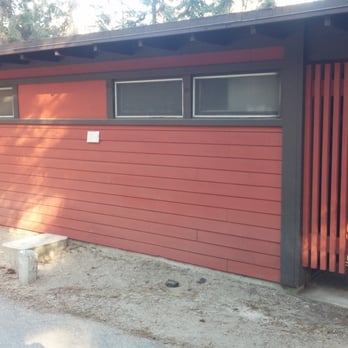 Stony Creek Lodge - Clean bathrooms with flush toilets and sinks. - Hotels Near Me Stony Creek Lodge - Clean bathrooms with flush toilets and sinks. - Hotels Near Me