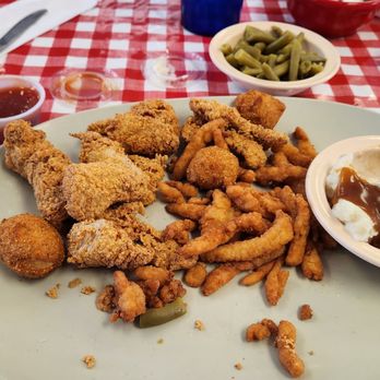 Barbara's Family Restaurant - a plate of fried chicken and green beans - American Near Me - Ruskin, Florida