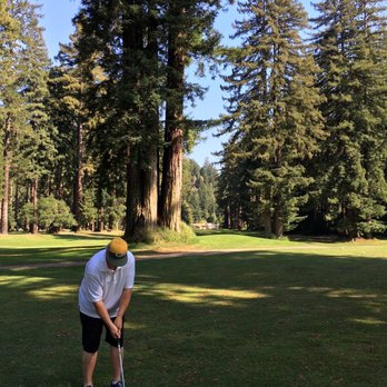 Highland Dell - Rick teeing off at Northwoods. - Hotels Near Me - Monte Rio, California