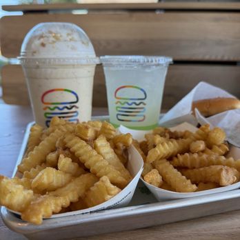 Shake Shack - Fries, shake and lemonade - Ice Cream & Frozen Yogurt Near Me - Hillsboro, Oregon