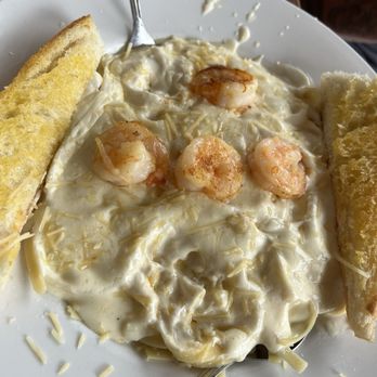 The Grubsteak Restaurant - Fettuccini Alfredo w/shrimp - Steakhouses Near Me - Estes Park, Colorado The Grubsteak Restaurant - Fettuccini Alfredo w/shrimp - Steakhouses Near Me - Estes Park, Colorado