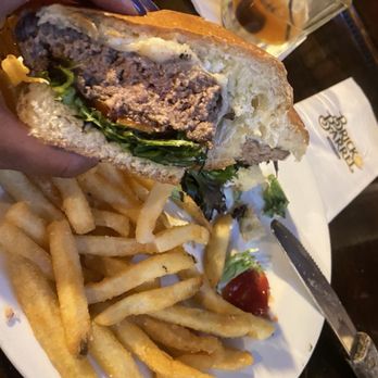 Brick and Barrel Cross Keys - Yum - Burgers Near Me - Pittsburgh, Pennsylvania