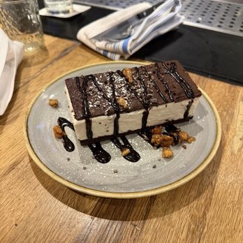 Moku Kitchen - Cocktail Bars Near Me - Honolulu, Hawaii