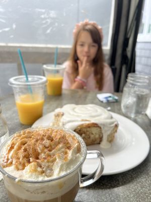 The Bee and The Biscuit by null