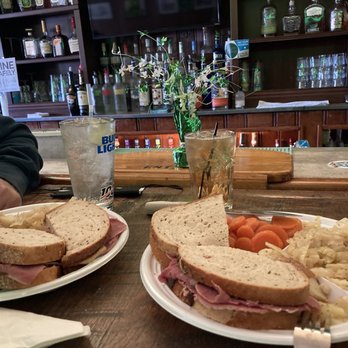 Flips Bar - Free Corn beef and potatoes! - Bars Near Me - Wanaque, New Jersey