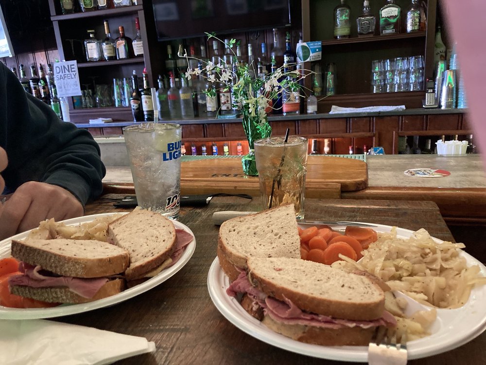 FLIPS BAR Updated October 2024 11 Photos & 21 Reviews 18 Railroad Ave, Wanaque, New Jersey