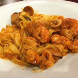 Al Dente - Tagliatele marinera... Increíbles! Gambón del grande y mejillones bien hermosos.
