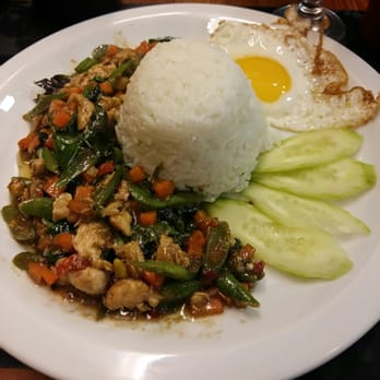 Maè Noi - Kao Mu deng - Lombo no molho vermelho, de canela e gergelim, sobre o arroz Jasmim - Thai Near Me - Rio de Janeiro, RJ