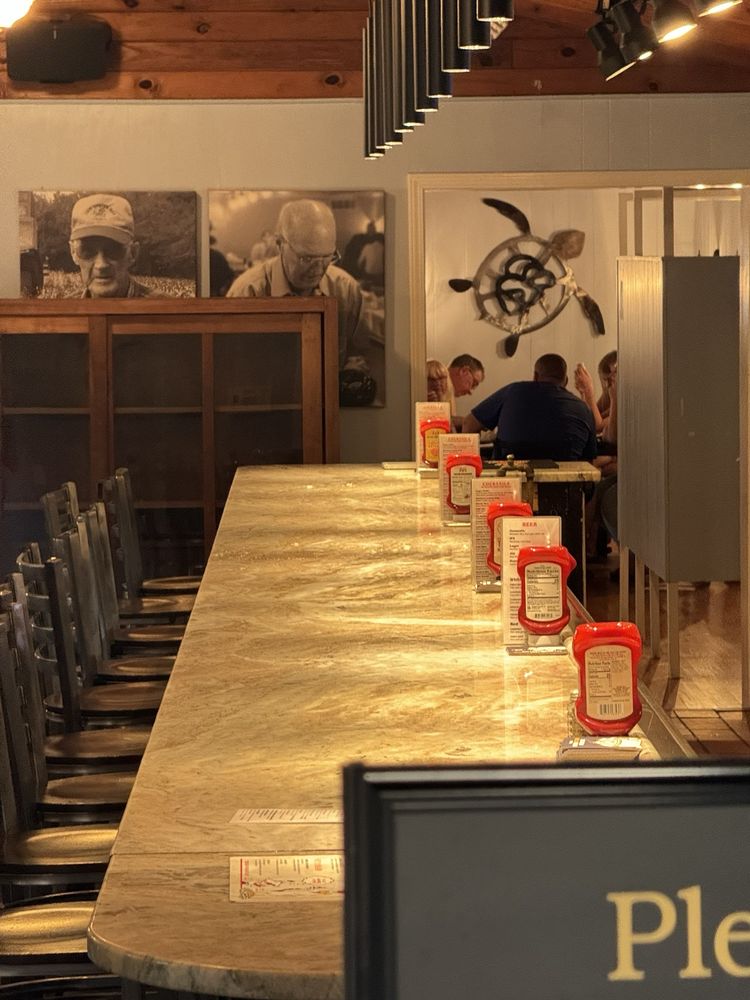 T & W Restaurant and Oyster Bar