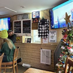Kross Inn - A look to the specials - you can see two of the flat screen TVs
