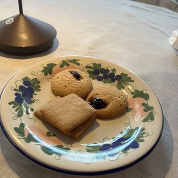 Bellini - Providence - Complementary cookies before dessert - Italian Near Me - Providence, Rhode Island