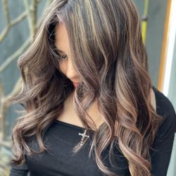 Timeless Tresses Lounge