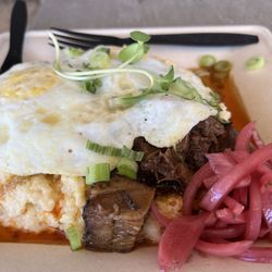 Speakeasy Grill - Cheddar poblano grits with smoked brisket