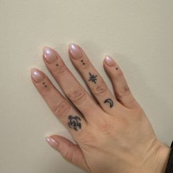 Babi Nails - Almond shape nails with uv gel fill-in and color