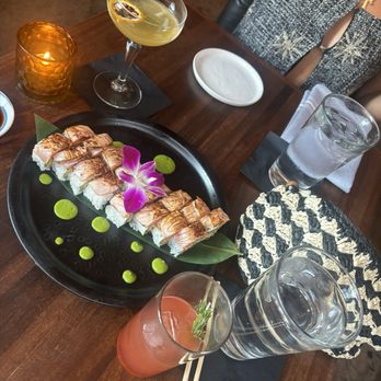 Across The Pond - Slammin' Salmon - Cocktail Bars Near Me - Phoenix, Arizona
