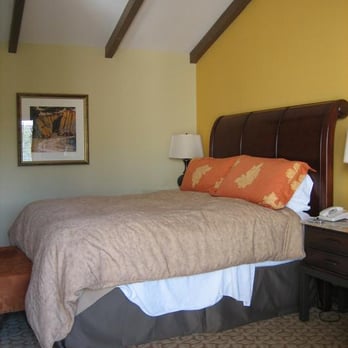 Harbor View Inn - big beds are always nice! - Hotels Near Me - Santa Barbara, California Harbor View Inn - big beds are always nice! - Hotels Near Me - Santa Barbara, California