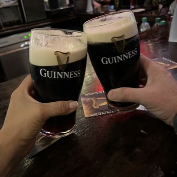 The Temple Bar - Cheers - Pubs Near Me - Dublin, D