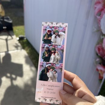 Flash Folio Booth - Photo-booth strip - Photo Booth Rentals Near Me