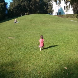 Artergut Park - Nice green hill for adults to sunbathe and children to climb.