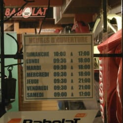 Tenniszon - Store opening/closing times.