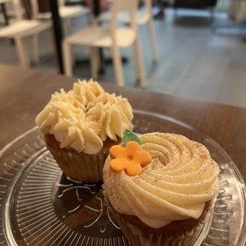 Les Glaceurs - Nice cupcakes with not too sweet frosting - Desserts Near Me - Montreal, Quebec Les Glaceurs - Nice cupcakes with not too sweet frosting - Desserts Near Me - Montreal, Quebec