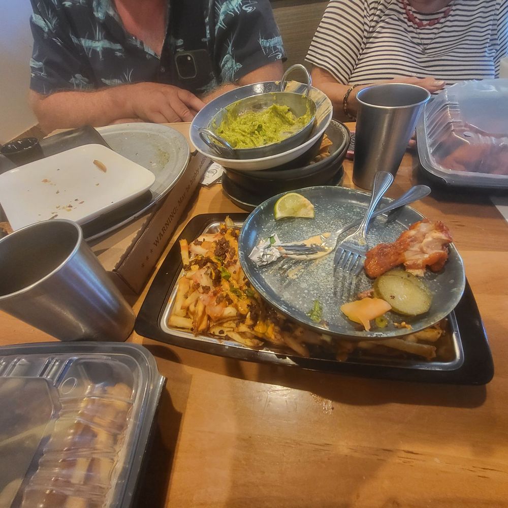 Oscar's Brewing Company - Full table of dirty dishes - American Near Me - Temecula, California Oscar's Brewing Company - Full table of dirty dishes - American Near Me - Temecula, California