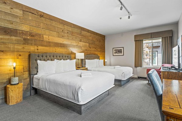 Basecamp Lodge Canmore by null