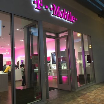 T-Mobile Experience Store - Lots of pink. - Mobile Phones Near Me - Honolulu, Hawaii T-Mobile Experience Store - Lots of pink. - Mobile Phones Near Me - Honolulu, Hawaii