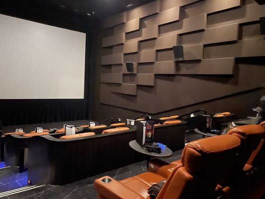 IPIC Theaters by null