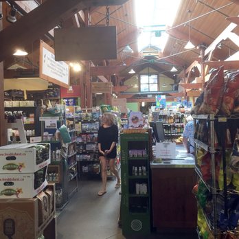 Ruddy Potato - The Ruddy features relatively new construction/design, giving it an airy feeling throughout most of the store. - Fruits & Veggies Near Me - Bowen Island, British Columbia Ruddy Potato - The Ruddy features relatively new construction/design, giving it an airy feeling throughout most of the store. - Fruits & Veggies Near Me - Bowen Island, British Columbia