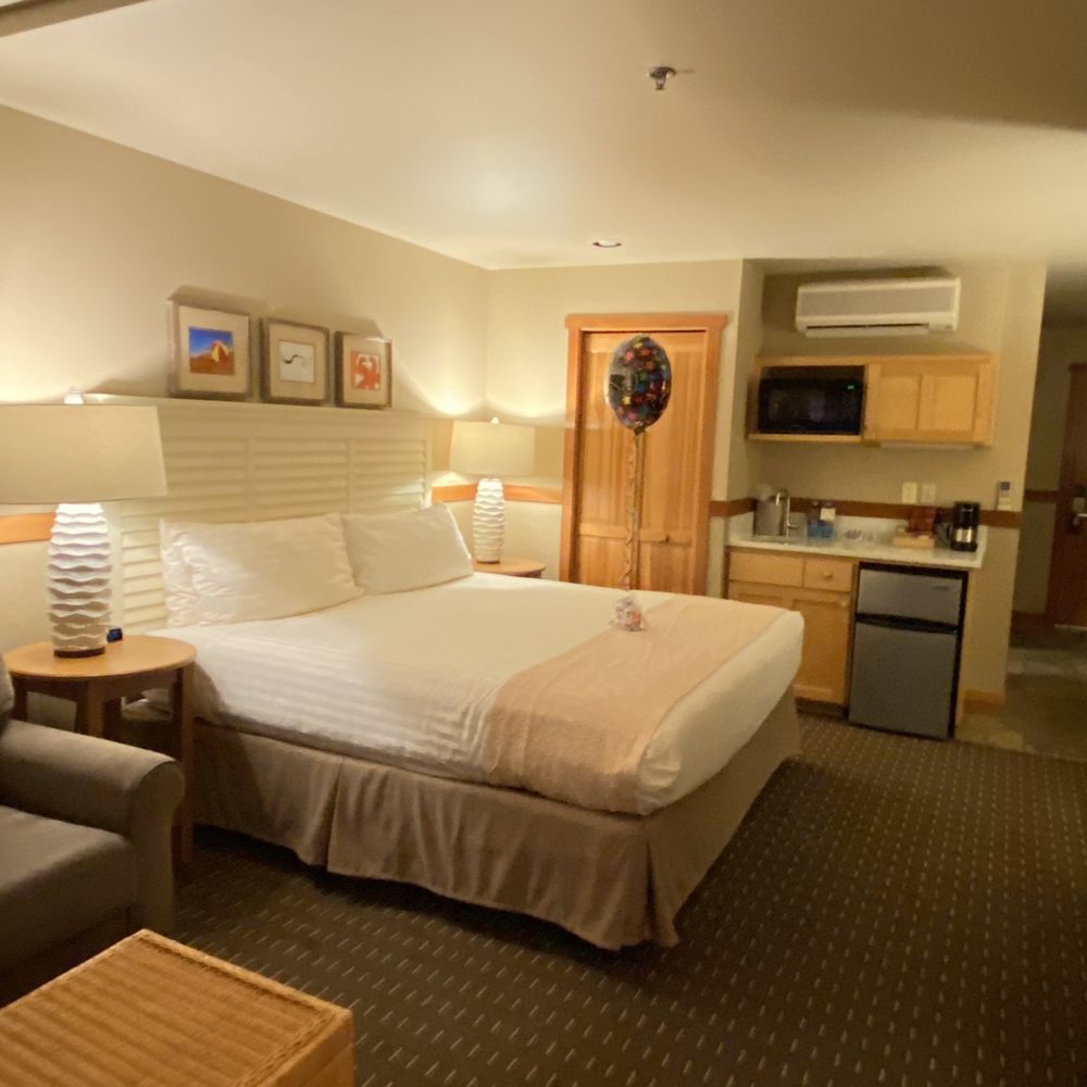 The Ocean Lodge - Room 107 - Hotels Near Me - Cannon Beach, Oregon The Ocean Lodge - Room 107 - Hotels Near Me - Cannon Beach, Oregon