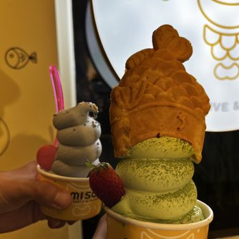 Somisomi - Black sesame on the left / matcha to the right - Ice Cream & Frozen Yogurt Near Me - Fullerton, California Somisomi - Black sesame on the left / matcha to the right - Ice Cream & Frozen Yogurt Near Me - Fullerton, California