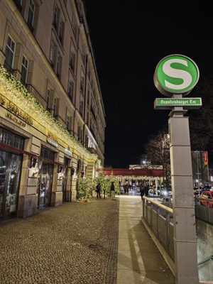 Hotel Adlon Kempinski Berlin by null