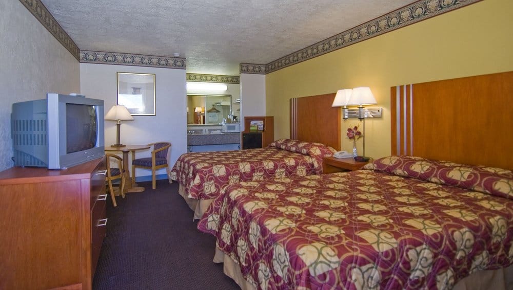 WINNIE INN & SUITES Updated September 2024 18 Photos 205 Spur 5