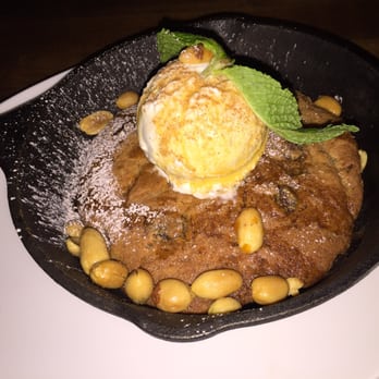 Earls Kitchen + Bar - Pigs desert . Butterscotch Cookie with vanilla bean Gelato . - Canadian (New) Near Me - Calgary, Alberta