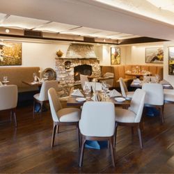 Hog's Breath Inn - Remodled dining room