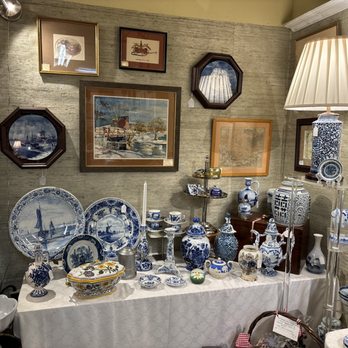 Pawling Antiques - Beautiful blue and white pottery and porcelain. - Antiques Near Me - Pawling, New York Pawling Antiques - Beautiful blue and white pottery and porcelain. - Antiques Near Me - Pawling, New York