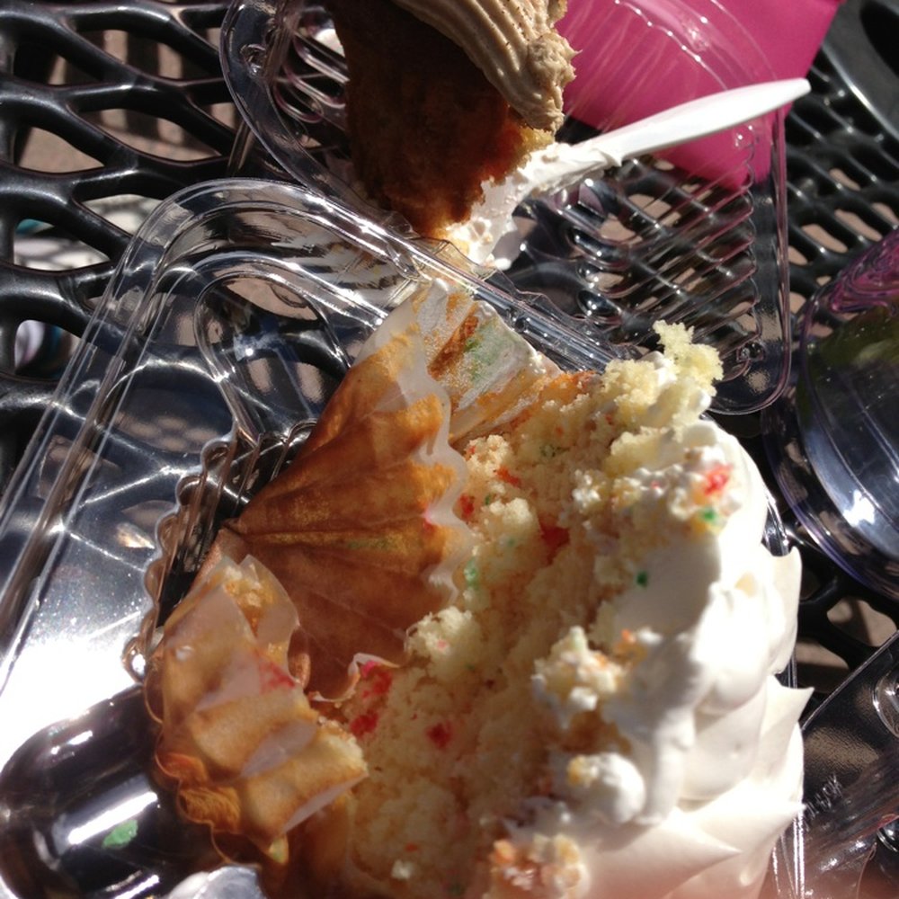 Colossal Cupcakes - Poppin Bottles - Bakeries Near Me - Cleveland, Ohio
