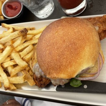 Danville Brewing - Chicken sandwich - Breweries Near Me - Danville, California Danville Brewing - Chicken sandwich - Breweries Near Me - Danville, California
