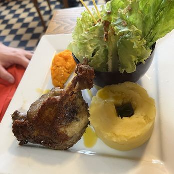 L'Escargot - Duck confit (Confit de canard) - French Near Me - Paris, 75 L'Escargot - Duck confit (Confit de canard) - French Near Me - Paris, 75