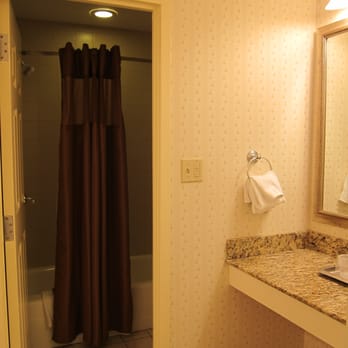 Hershey Lodge - Antechamber to bathroom - Hotels Near Me - Hershey, Pennsylvania Hershey Lodge - Antechamber to bathroom - Hotels Near Me - Hershey, Pennsylvania