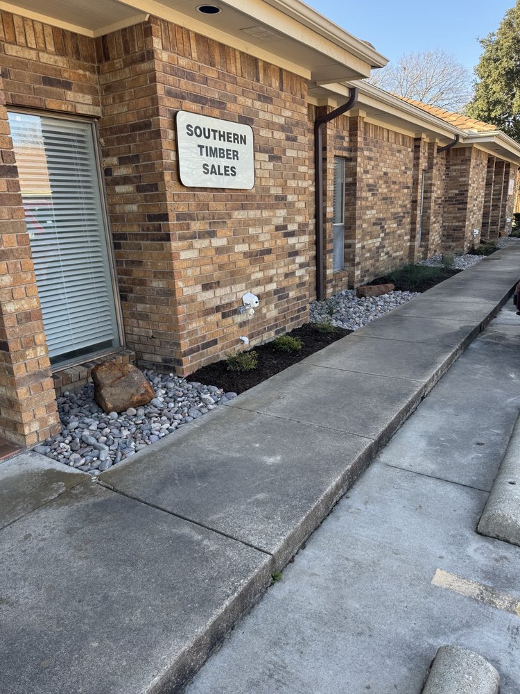 Cleveland Landscape and Tree - tree service in Fort Worth, TX